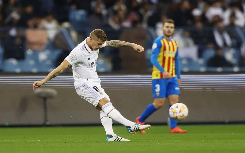 Toni Kroos là ai? Sự nghiệp, phong cách và đẳng cấp của “bộ não tuyến giữa” bóng đá Đức